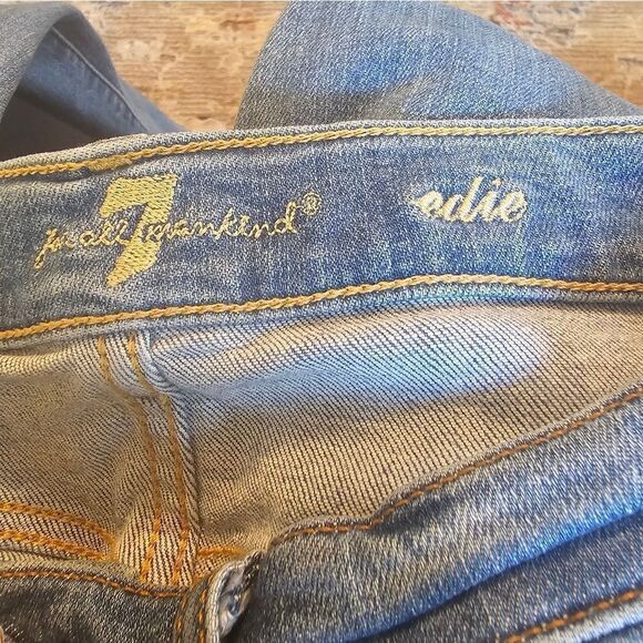 7 for all mankind  Edie jeans sz 31 with 27" inseam, buttonfly - Picture 6 of 6